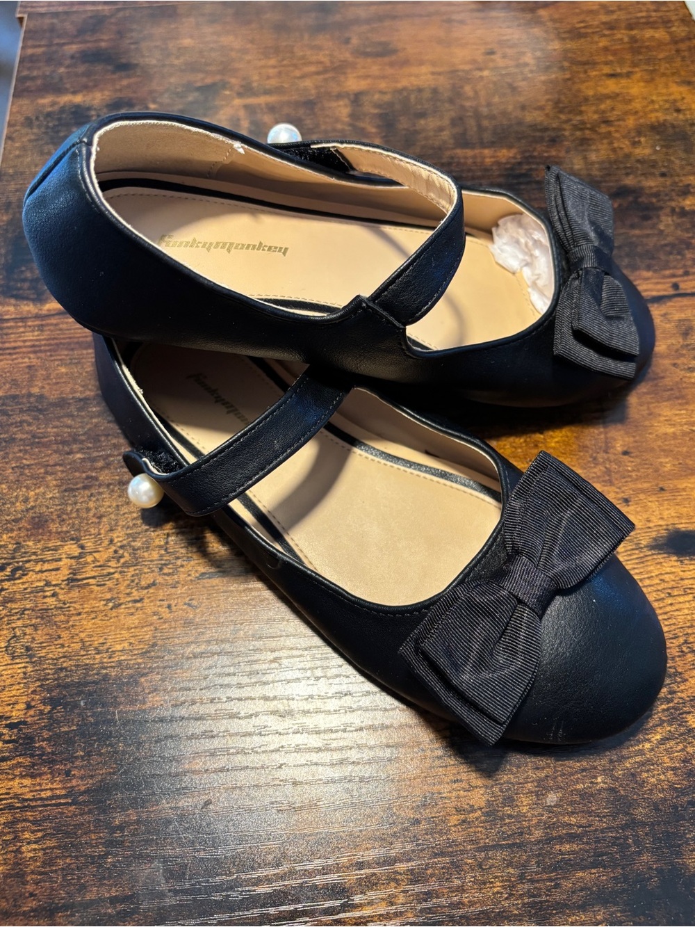 Girls Black Mary Jane Flats with Decorative Bow and Pearl Strap